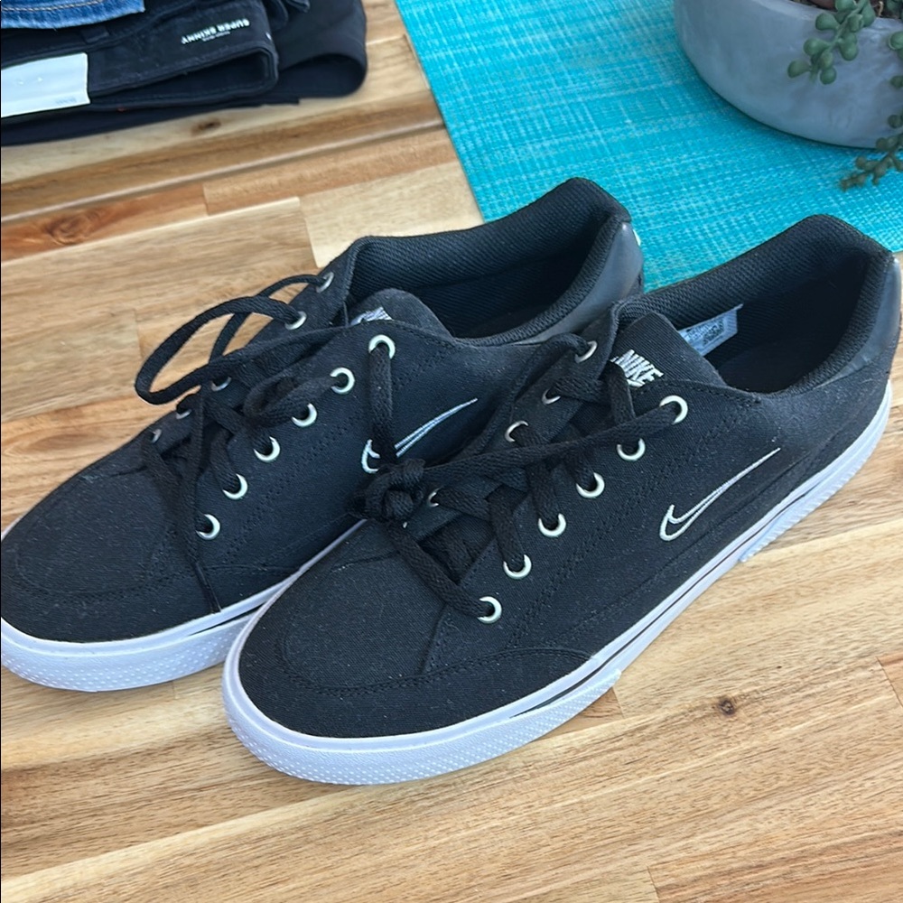 Nike Black and White Sneakers with Canvas Upper